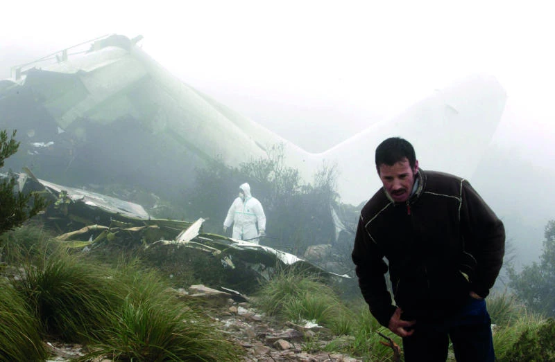 Algeria hunts for plane crash clues