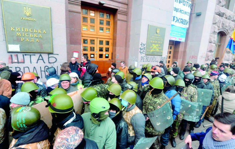 Protesters issue ultimatum after vacating Kiev city hall