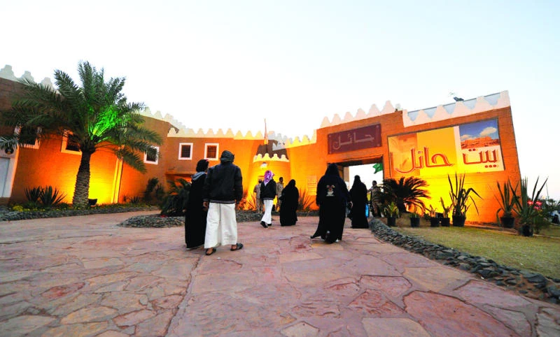 Italians visit Holy Mosques pavilion at Janadriyah