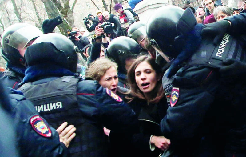 Russian police detain protesters outside court over anti-Putin rally