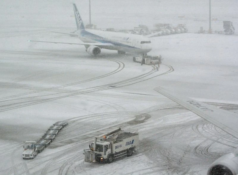 Rare heavy snow hits Japan; 3 dead, 500 injured