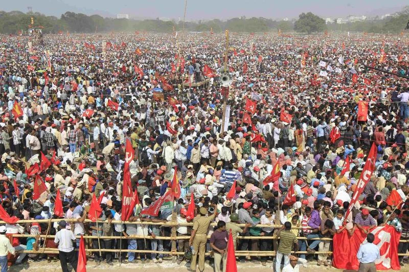 India police detain foreign TV crew over phones