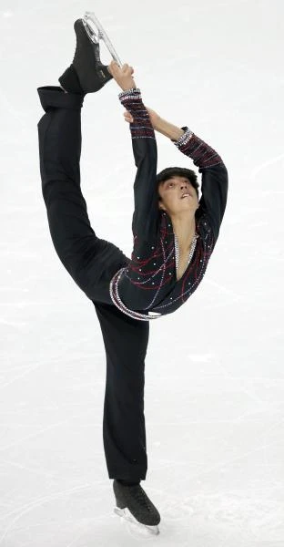 Philippine skater hailed after reaching final