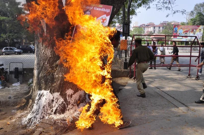 Indian man dies after self-immolation protest