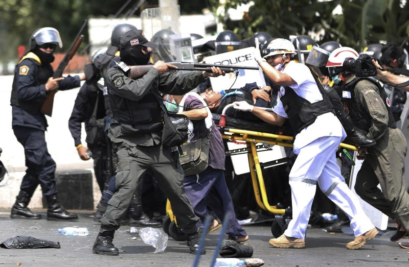 Thai police clash with protesters, leaving 3 dead