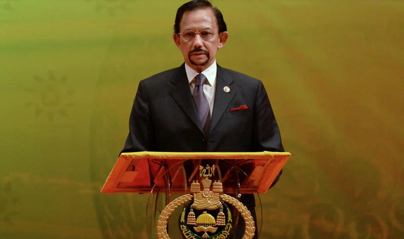 Brunei sultan hits back at criticism over Islamic law