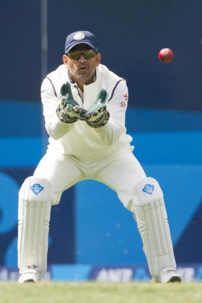 Dhoni snubs media as India prepares for series decider