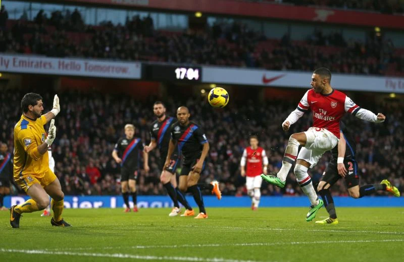 Ox sends Arsenal top; Liverpool loses ground