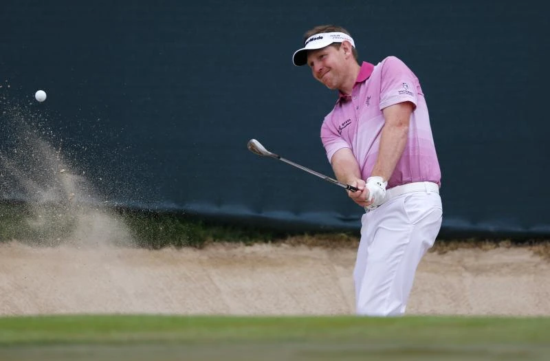 Gallacher at his best, takes Dubai lead