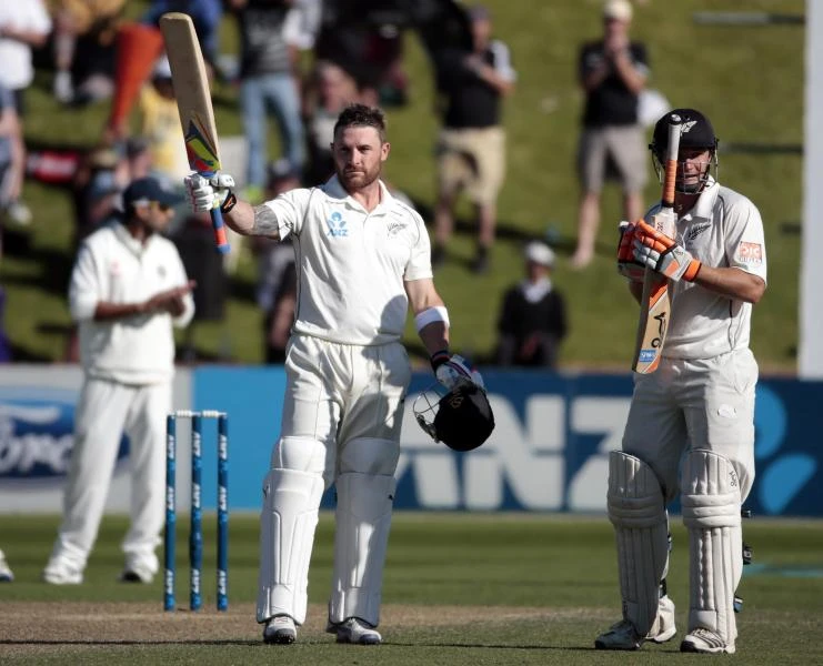 Defiant McCullum,Watling keep India waiting