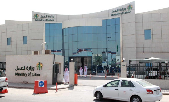 MOL: Expat workers can seek new sponsors if denied salary