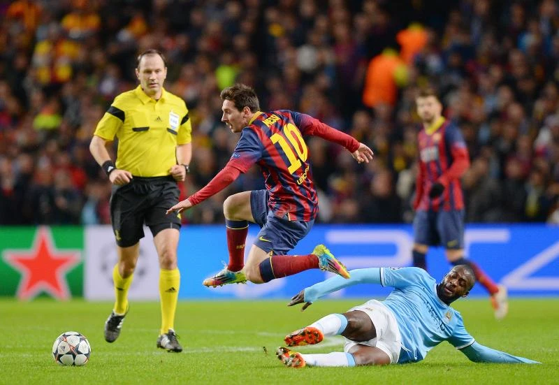 Barca makes mockery of crisis talk as last eight beckons