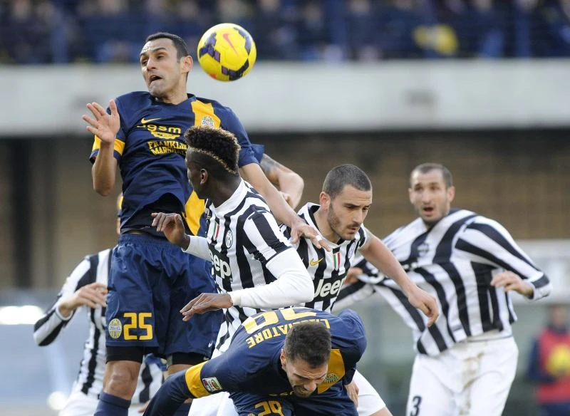 Title hopefuls held in Italian league