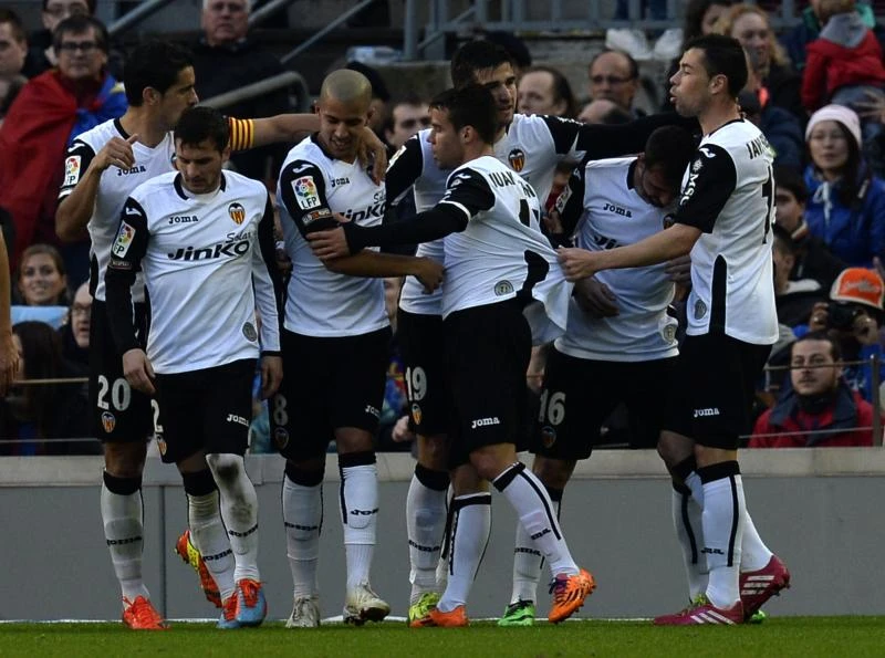 Valencia shocker for Barcelona in five-goal thriller