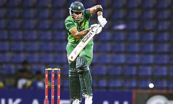 Pakistan cricketer Akmal faces raps for slapping traffic officer