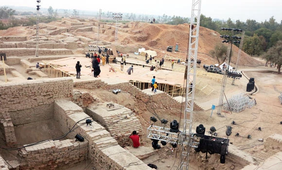 Hundreds swarm ancient Pakistan ruins for grand cultural gala