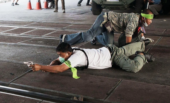 Violence grips Thai capital on eve of vote; 7 hurt