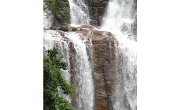 Sri Lanka targets 1.5m tourist arrivals