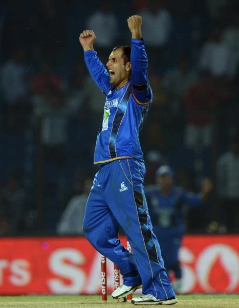 Afghanistan floors Bangladesh