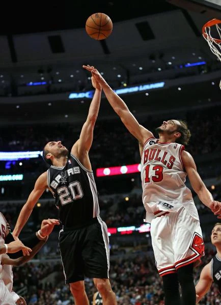 Spurs blast Bulls to keep NBA’s best record