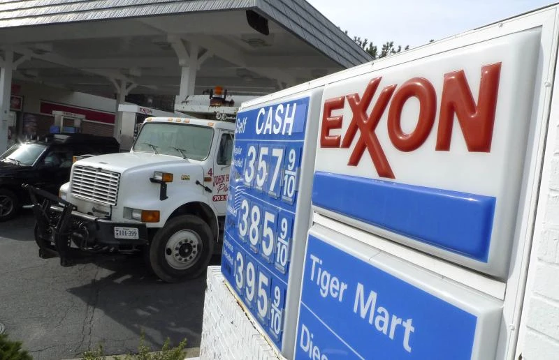 Exxon expects flat output in 2014, spending to drop 6%