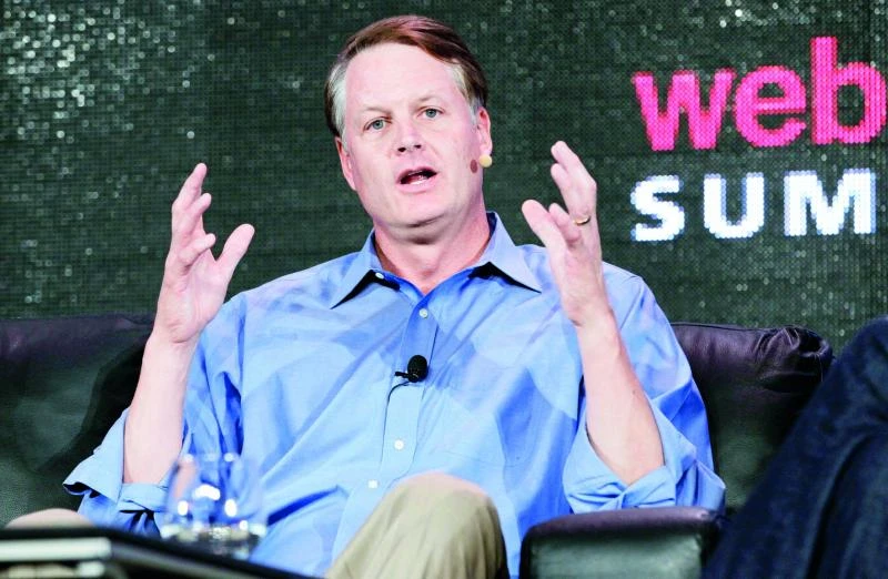 EBay CEO’s total pay sinks 53%