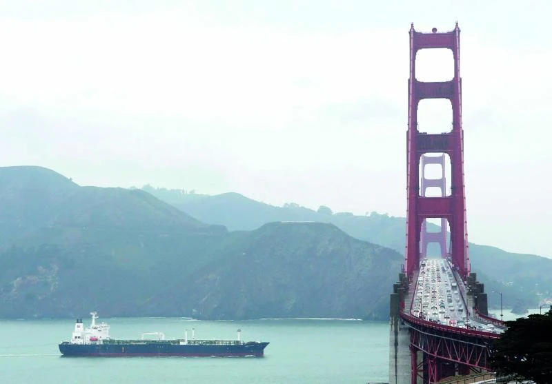 Ship glut burdens LNG tanker market, slashes profits