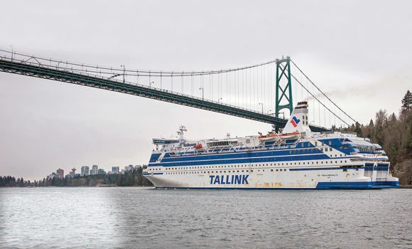 Floating hotel draws workers to Canadian boom town