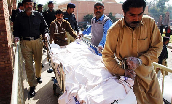 Pak rape victim dies after setting self ablaze