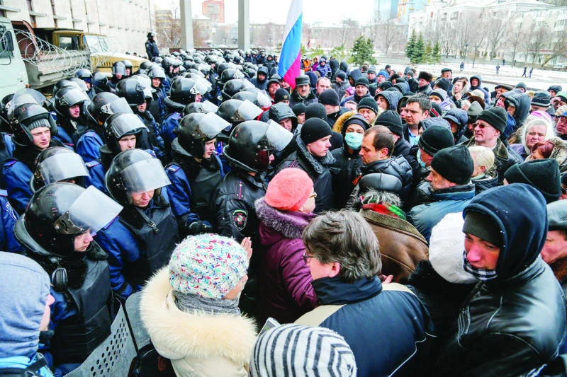 Putin signs decree declaring Crimea an independent state