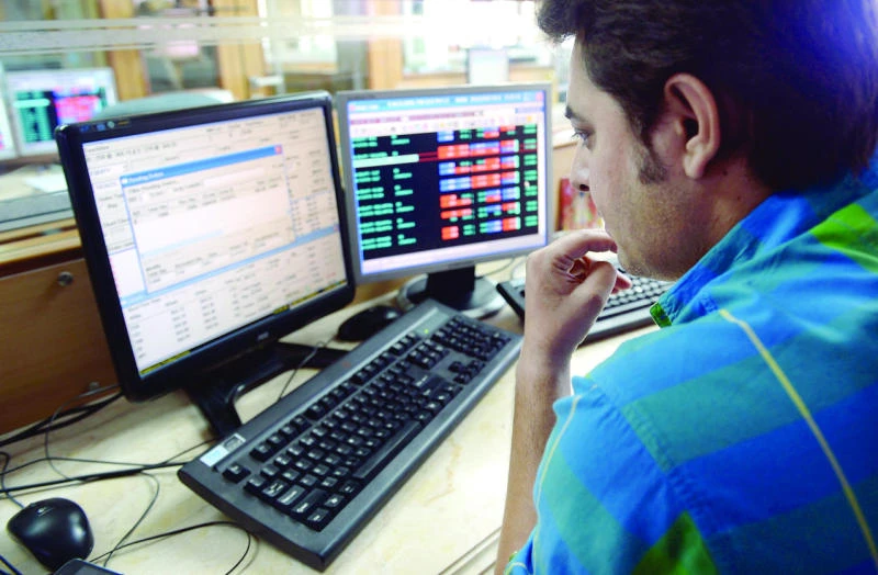 Indian shares hit new peak on foreign buying