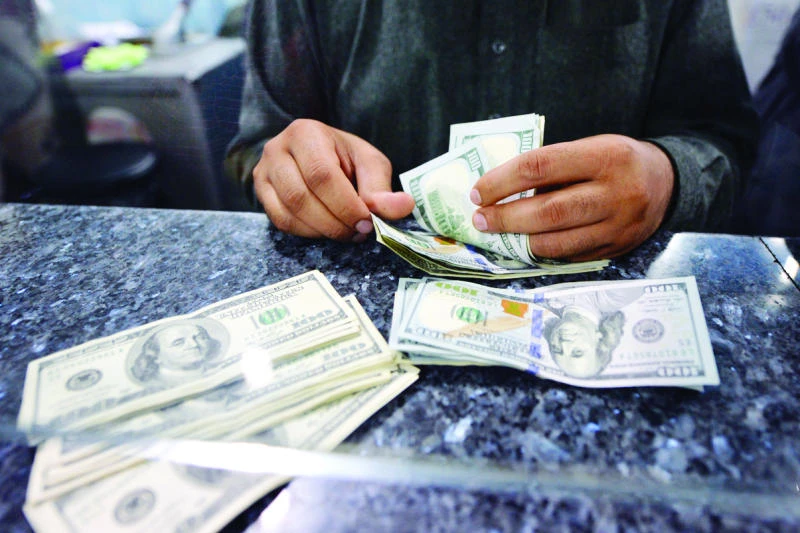 Currency market inches toward electronic fix