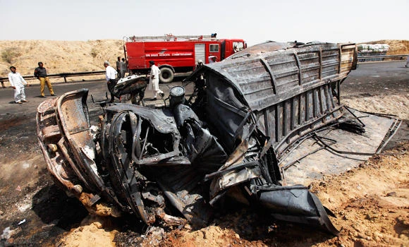 Bus mishap in Pakistan leaves 10 dead