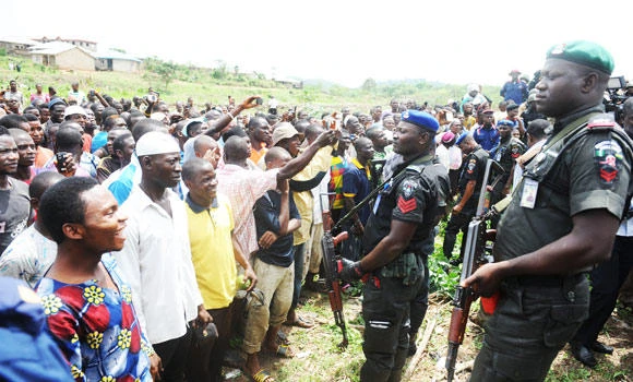 Nigeria arrests 12 including 2 Britons for oil theft
