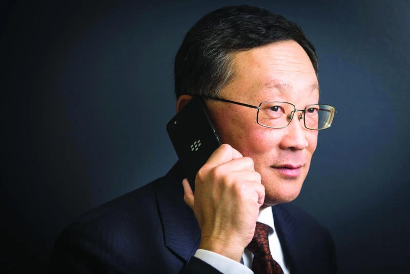 BlackBerry revenue falls below $1 billion