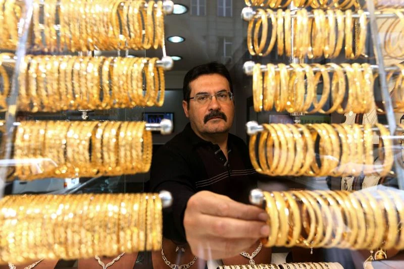 Gold jumps 1.5% as Ukraine crisis boosts flight from risk