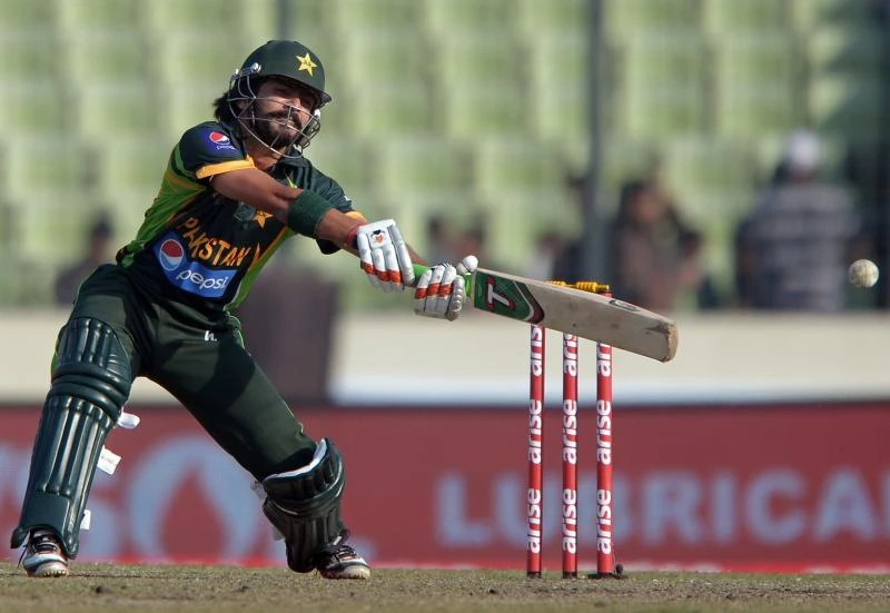 Cricket: Alam's maiden hundred lifts Pakistan to 260-5
