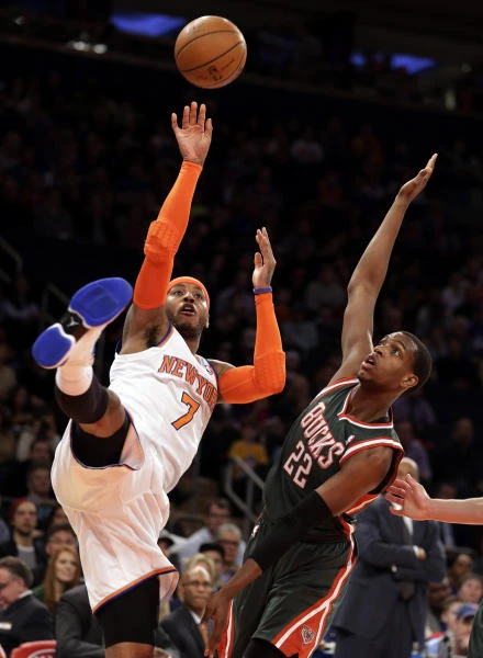 Knicks muscle way to victory over Bucks