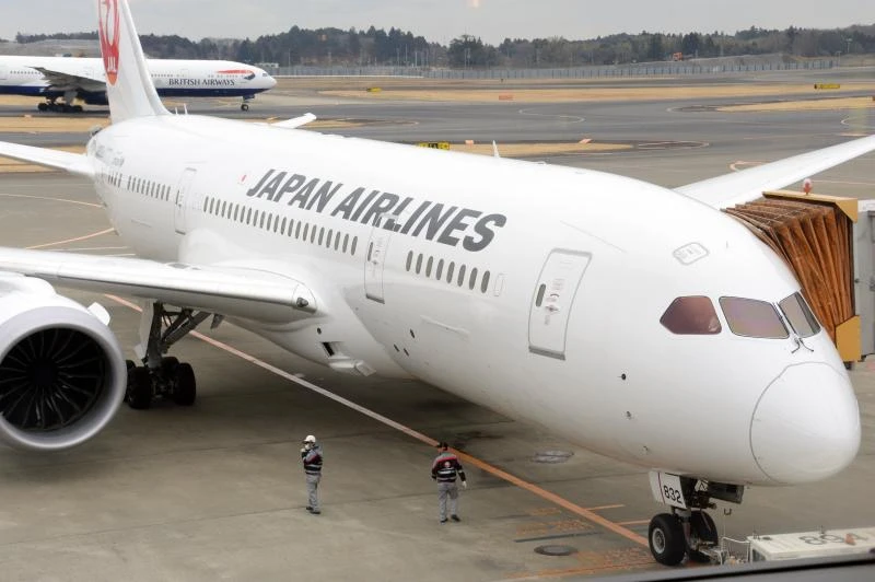 Boeing Dreamliner makes emergency landing in Honolulu