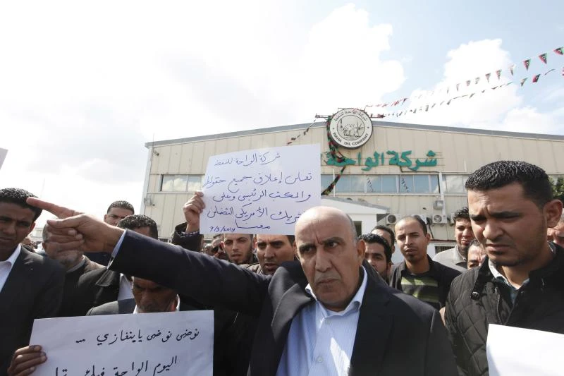 Unperturbed Libyan rebels loading North Korea oil ship