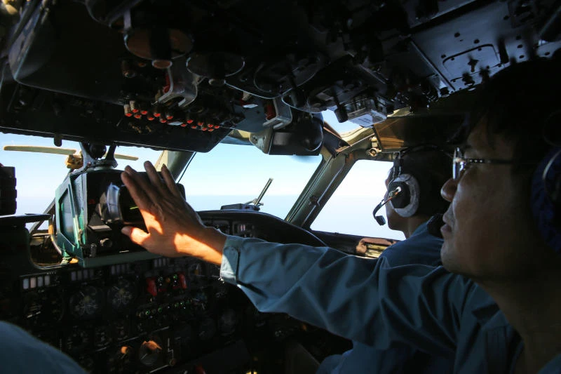 Answers to technology questions about the missing plane search
