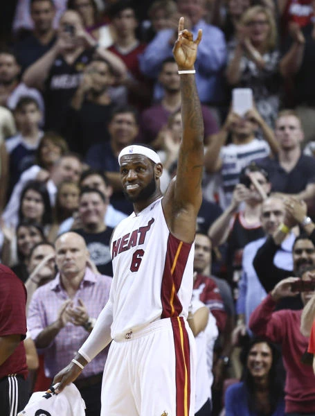James explodes for career-high 61 points as Heat beat Bobcats