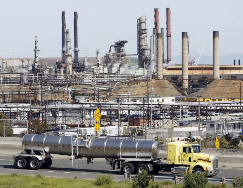 Oil prices drop after weak Chinese trade data