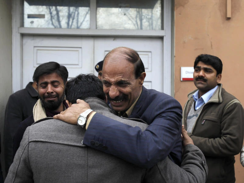 At least 11 killed in attack on Pakistan court