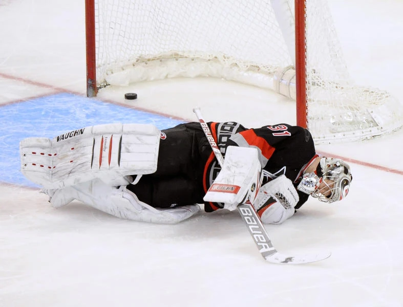Rangers rally past Hurricanes 4-2