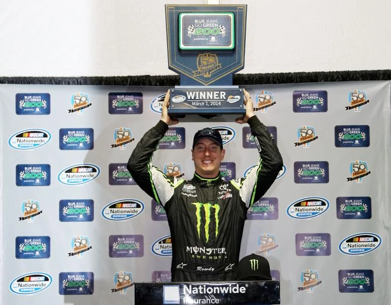 Busch wins third straight at PIR