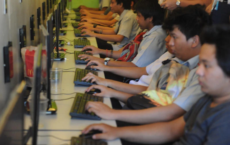 Philippine Internet providers to install child porn filters