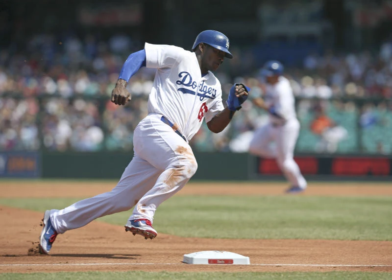 Dodgers sweep opening series over D-backs