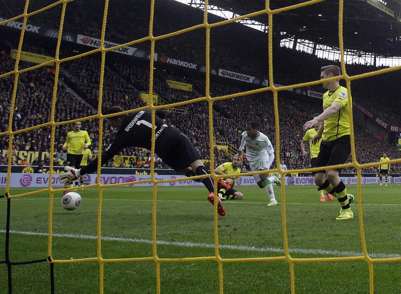 Dortmund shocked at home by 10-man Gladbach