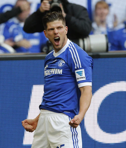 Huntelaar trick ends Schalke crisis; Bayern marches on